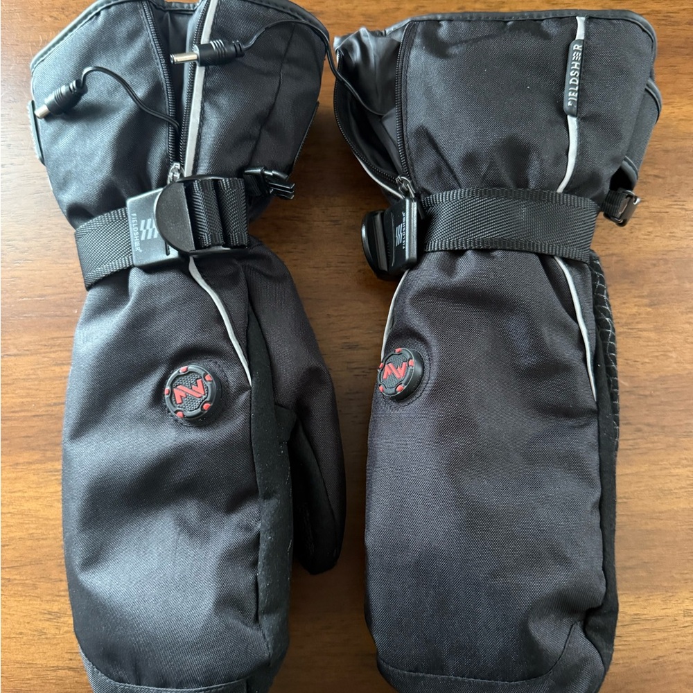 Fieldsher Heated Black Insulated Winter Mittens